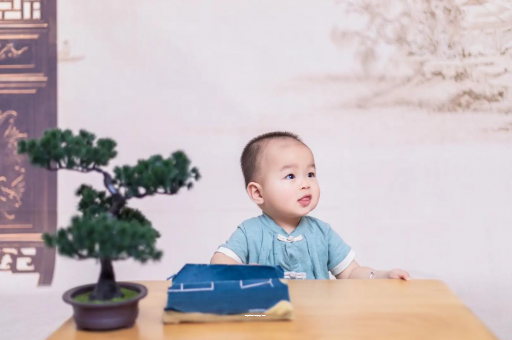 仙桃宝宝眼睛突然肿了